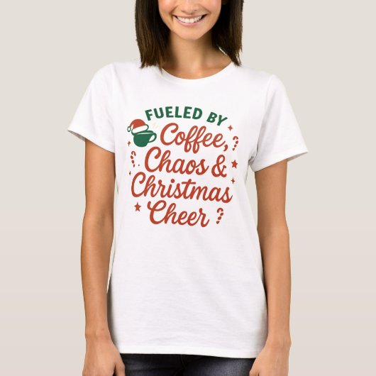 コーヒーとカオスとクリスマスの喜びに支えられて Tシャツ (正面)