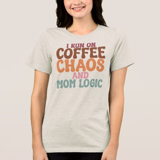 コーヒーとカオスとママの論理で生きている 母の日 トライブレンドTシャツ (正面)