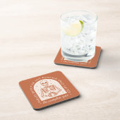 コーヒーとカボチャのスパイスラテで燃料を供給する コースター (右側)