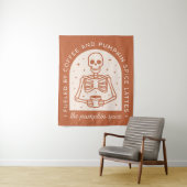 コーヒーとカボチャのスパイスラテで燃料を供給する タペストリー (インサイチュ)