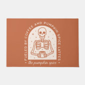 コーヒーとカボチャのスパイスラテで燃料を供給する ドアマット (正面)