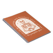 コーヒーとカボチャのスパイスラテで燃料を供給する ノートブック (右側)