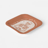 コーヒーとカボチャのスパイスラテで燃料を供給する ペーパープレート (傾斜あり)