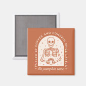 コーヒーとカボチャのスパイスラテで燃料を供給する マグネット (正面/裏面)