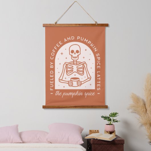 コーヒーとカボチャのスパイスラテで燃料を供給する 吊り下げ型タペストリー (寝室)