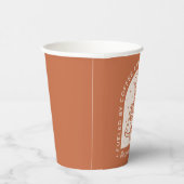 コーヒーとカボチャのスパイスラテで燃料を供給する 紙コップ (右)