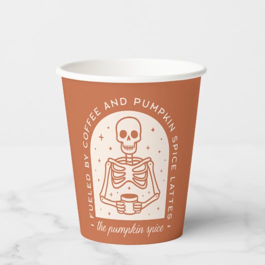 コーヒーとカボチャのスパイスラテで燃料を供給する 紙コップ (正面)