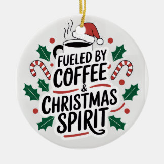 コーヒーとクリスマスの精神で満たされて — 楽しいクリスマス セラミックオーナメント