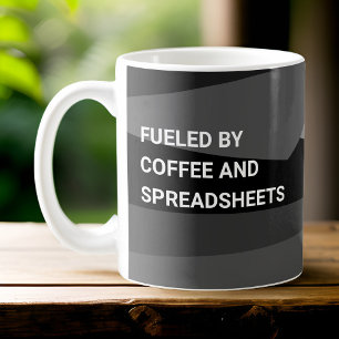 コーヒーとスプレッドシートで燃料 – 幾何学的 コーヒーマグカップ