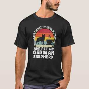 コーヒーとドイツの羊飼い犬レトロGSPパパママ Tシャツ