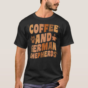 コーヒーとドイツの羊飼い犬GSP犬のパパママ Tシャツ