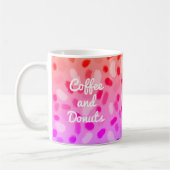 コーヒーとドーナツ数々の色のフェスティバルデザイン コーヒーマグカップ (左)