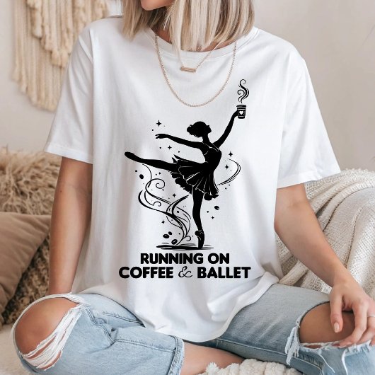 コーヒーとバレエで走る おもしろバレエ教師 ダンサー Tシャツ