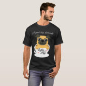 コーヒーとパグで始まる良い一日 Tシャツ (正面フル)