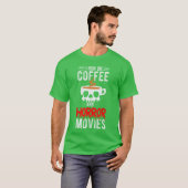 コーヒーとホラー映画で動く コーヒー ホラー 映画 Tシャツ (正面フル)