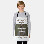 コーヒーとマイドッグ装飾用クッション エプロン (着用した状態)