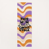 コーヒーとヨガの走レトロの波状パターン上のこのママ ヨガマット (正面)