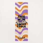 コーヒーとヨガの走レトロの波状パターン上のこのママ ヨガマット (裏面)