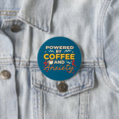 コーヒーと不安に支えられて | 楽しいレトロ風タイプ 缶バッジ (インサイチュ)
