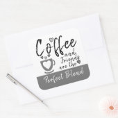 コーヒーと友人の完璧なブレンド灰色 スクエアシール (封筒)