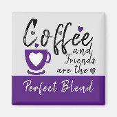 コーヒーと友人は紫色のハートを愛する マグネット (正面)