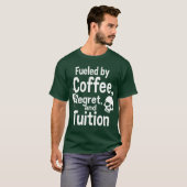 コーヒーと後悔と授業料で奮闘するおもしろカレッジライフ Tシャツ (正面フル)