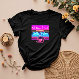 コーヒーと愛で煽られる | 可愛おもしろいい Tシャツ