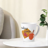 コーヒーと本とガラスのある秋の葉の風景 カフェラテマグ