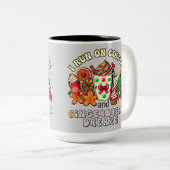 コーヒーと生姜走のパンの夢のクリスマスマグ ツートーンマグカップ (正面右)
