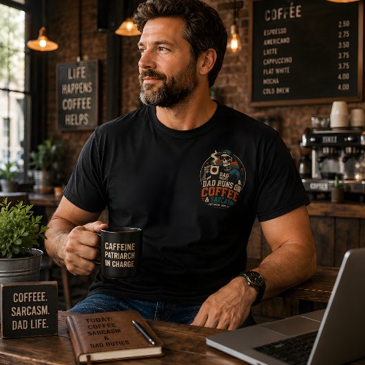 コーヒーと皮肉で動くパパ 楽しい父の日 Tシャツ