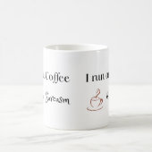 コーヒーと皮肉で動く!楽しいコーヒー愛好家へのギフト コーヒーマグカップ (中央)