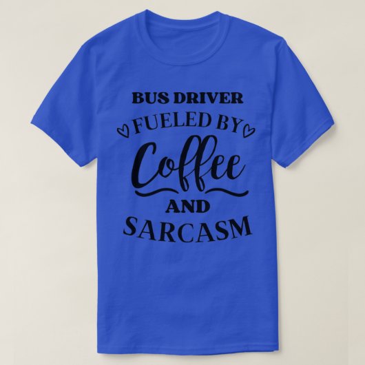 コーヒーと皮肉で煽られるバスドライバー Tシャツ (デザイン正面)