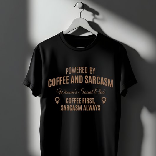 コーヒーと皮肉:女性の社交クラブ Tシャツ