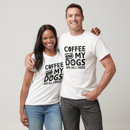 コーヒーと私の犬は私が必要とするすべてである Tシャツ (ユニセックス)