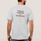 コーヒーと納期に支えられて オフィスユーモアTシャツ Tシャツ (裏面)