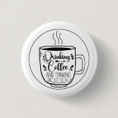 コーヒーと考えコーヒー好きおもしろい 缶バッジ (正面)