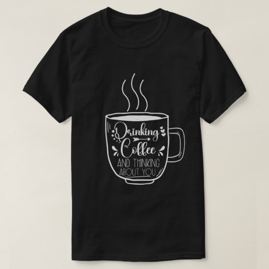コーヒーと考え誕生日中毒クール Tシャツ (デザイン正面)