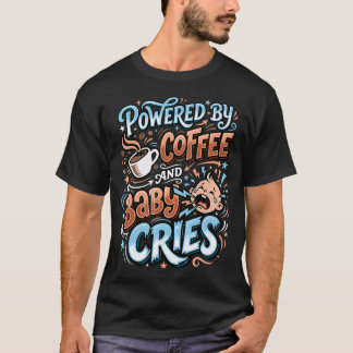 コーヒーと赤ちゃんの泣き声に支えられて 新米ママ Tシャツ