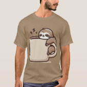 コーヒーにしがみつく朝のナマケモノ Tシャツ (正面)