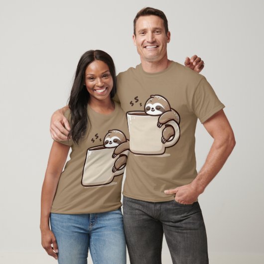 コーヒーにしがみつく朝のナマケモノ Tシャツ (ユニセックス)