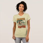 コーヒーに支えられる看護師 Tシャツ (正面フル)