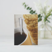 コーヒーのカップをクッキーで閉じる ポストカード (スタンド正面)