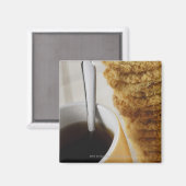 コーヒーのカップをクッキーで閉じる マグネット (正面/裏面)