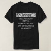 コーヒーのスペルは逆Eeffocである Tシャツ (デザイン正面)