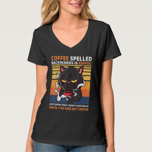 コーヒーのスペルは逆Eeffoc黒猫ドリンク Tシャツ (正面)