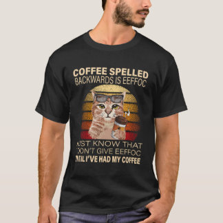 コーヒーのスペルは逆Eeffoc CatsがCoffを飲む Tシャツ