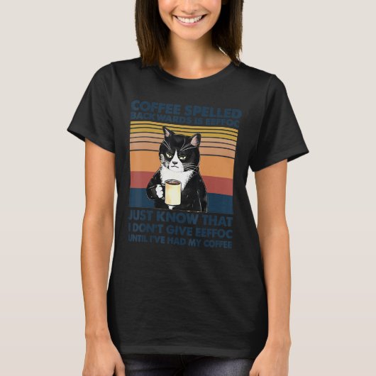 コーヒーのスペルは逆Eeffoc CatsがCoffを飲む Tシャツ (正面)