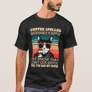 コーヒーのスペルは逆Eeffoc CatsがCoffを飲む Tシャツ