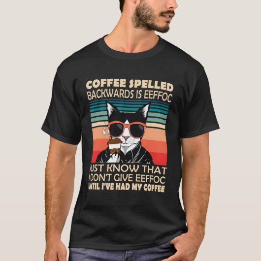 コーヒーのスペルは逆Eeffoc CatsがCoffを飲む Tシャツ (正面)