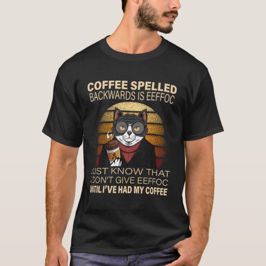 コーヒーのスペルは逆Eeffoc CatsがCoffを飲む Tシャツ (正面)